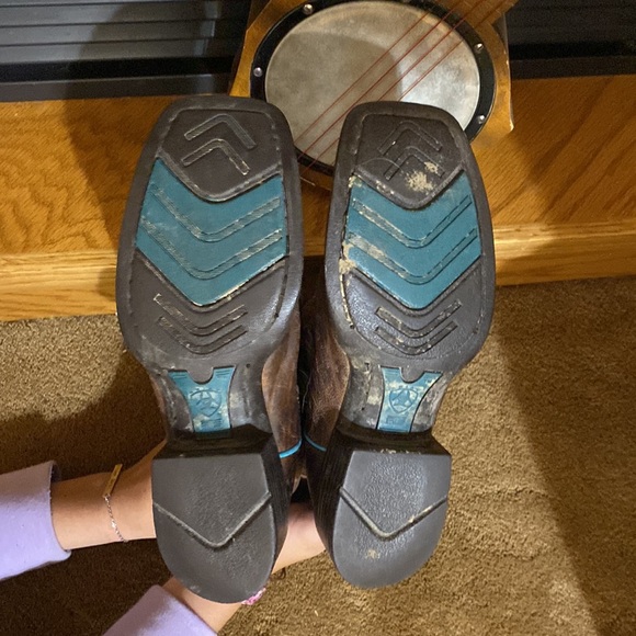 Women’s 6.5B cowboy boots by Ariat - Picture 5 of 7